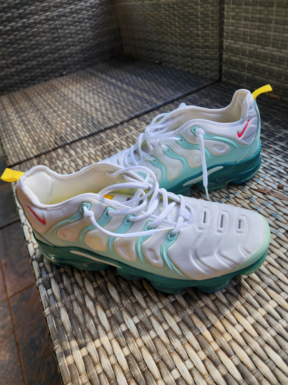 Nike Men’s Vapormax Plus - White, Teal & Pink Accents